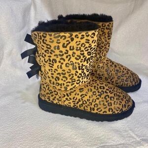 UGG Exotic Leopard Bailey Bow boots. Size 2